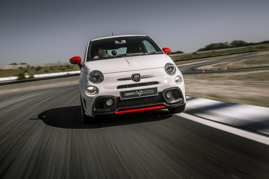  Abarth 595 (312) 2016 года  (UK) (фото 10 из 13)